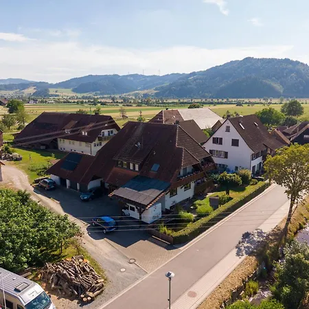アパート Am Dorfbach ツェル・アム・ハルマースバッハ